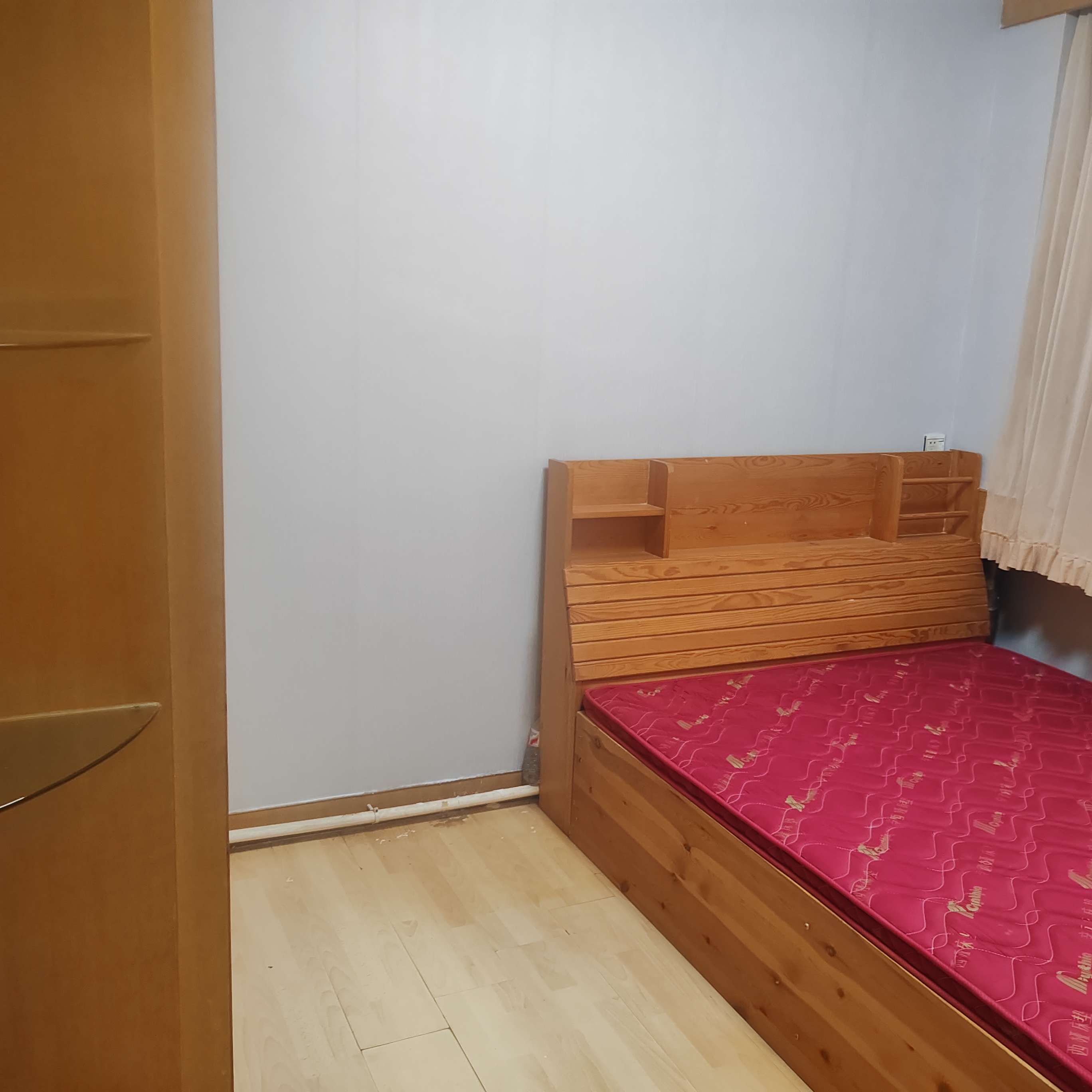 出租工藝小區3室2廳1衛85平米1000元/月住宅