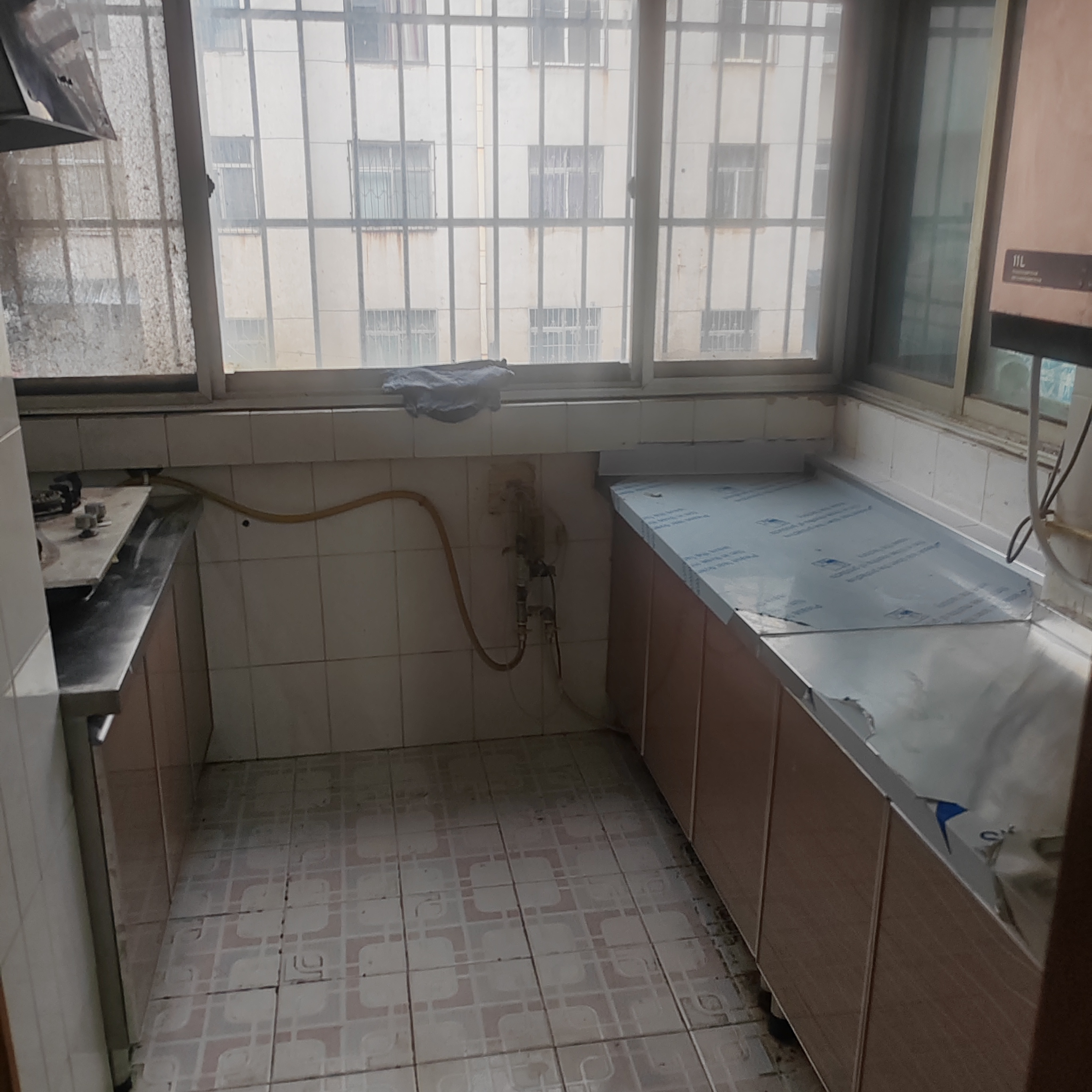 出租工藝小區3室2廳1衛85平米1000元/月住宅