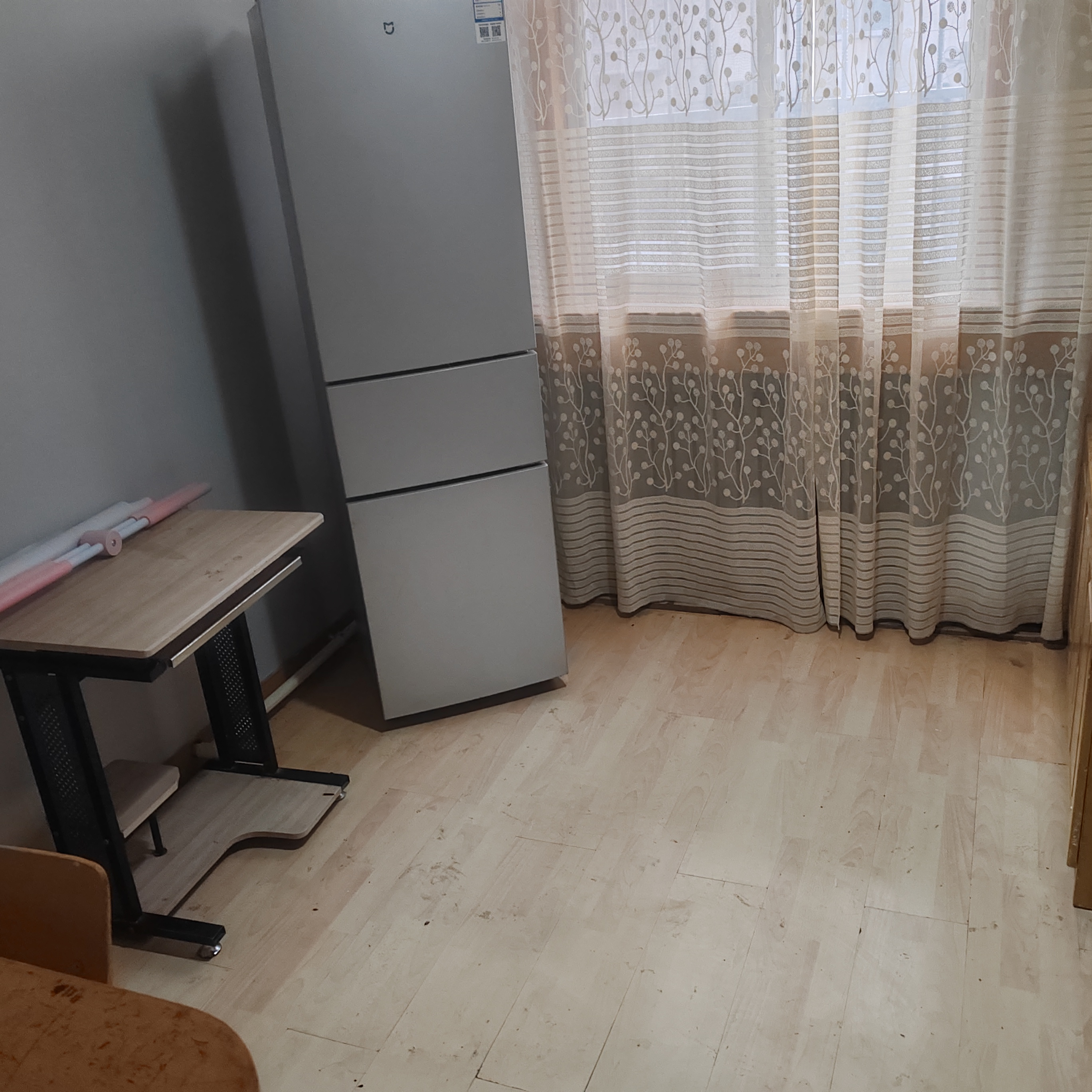 出租工藝小區3室2廳1衛85平米1000元/月住宅