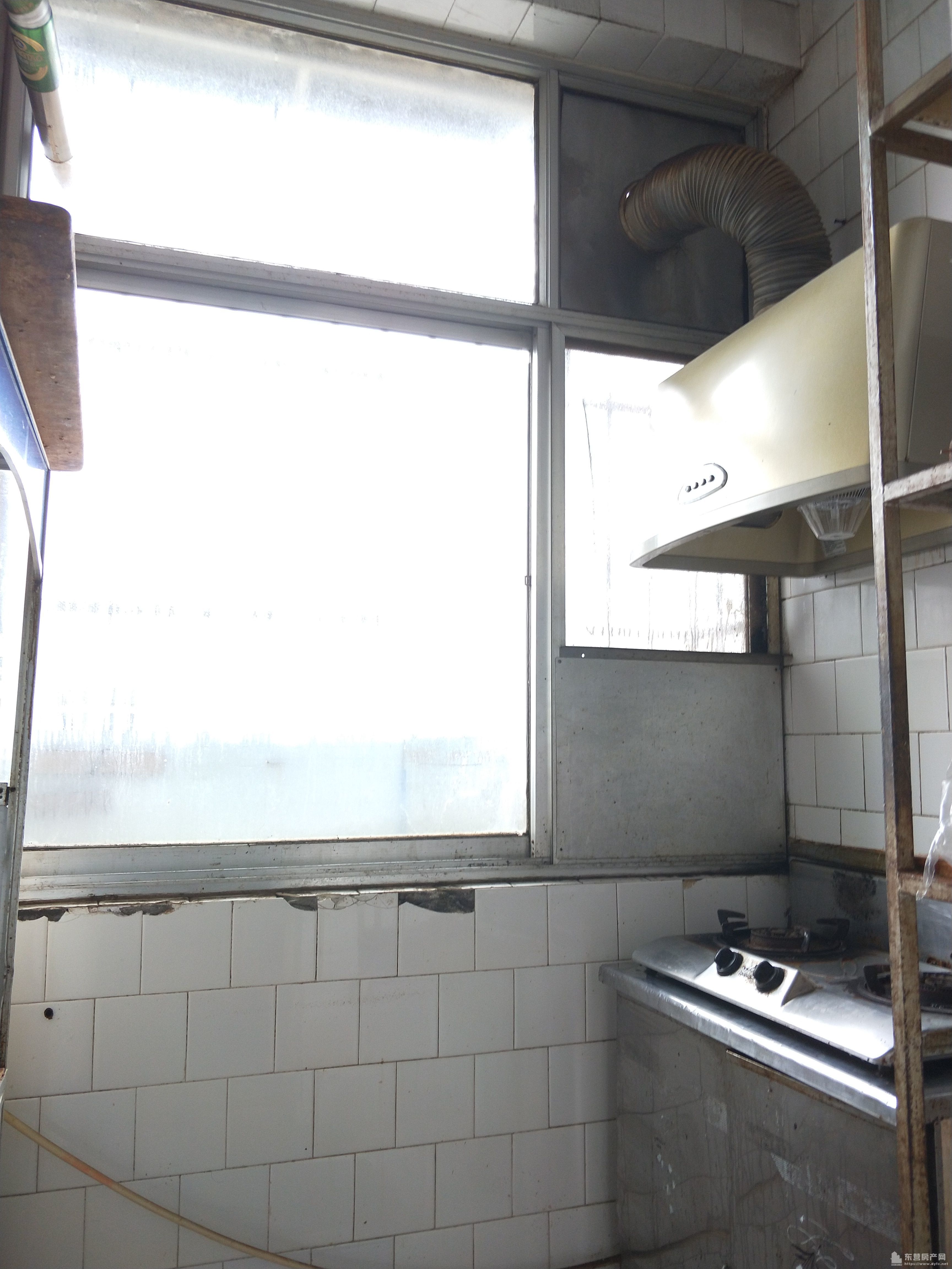 八分場“運發小區” 60型5樓出售，地下室15平