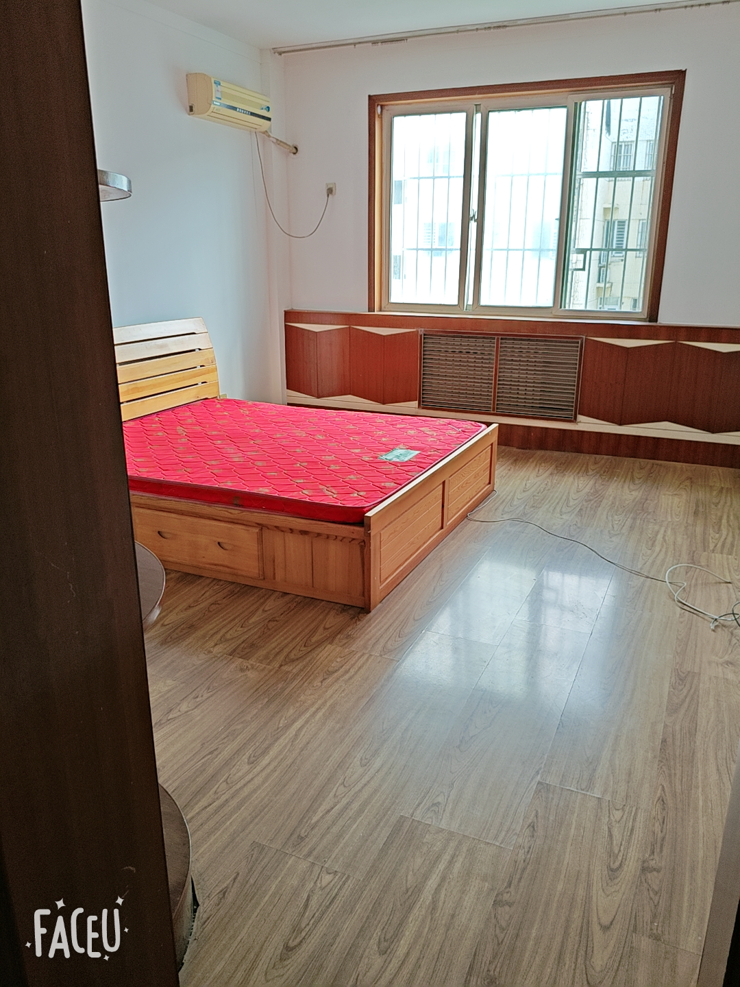 出租光明小區3室2廳2衛131平米15000元/年住宅