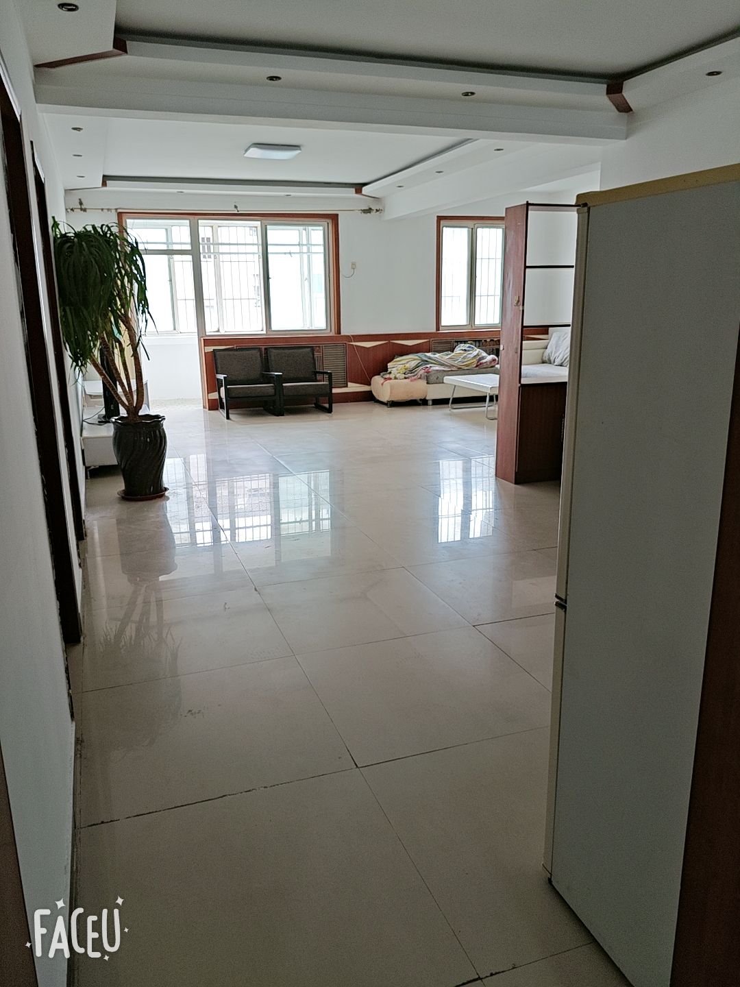 出租光明小區3室2廳2衛131平米15000元/年住宅