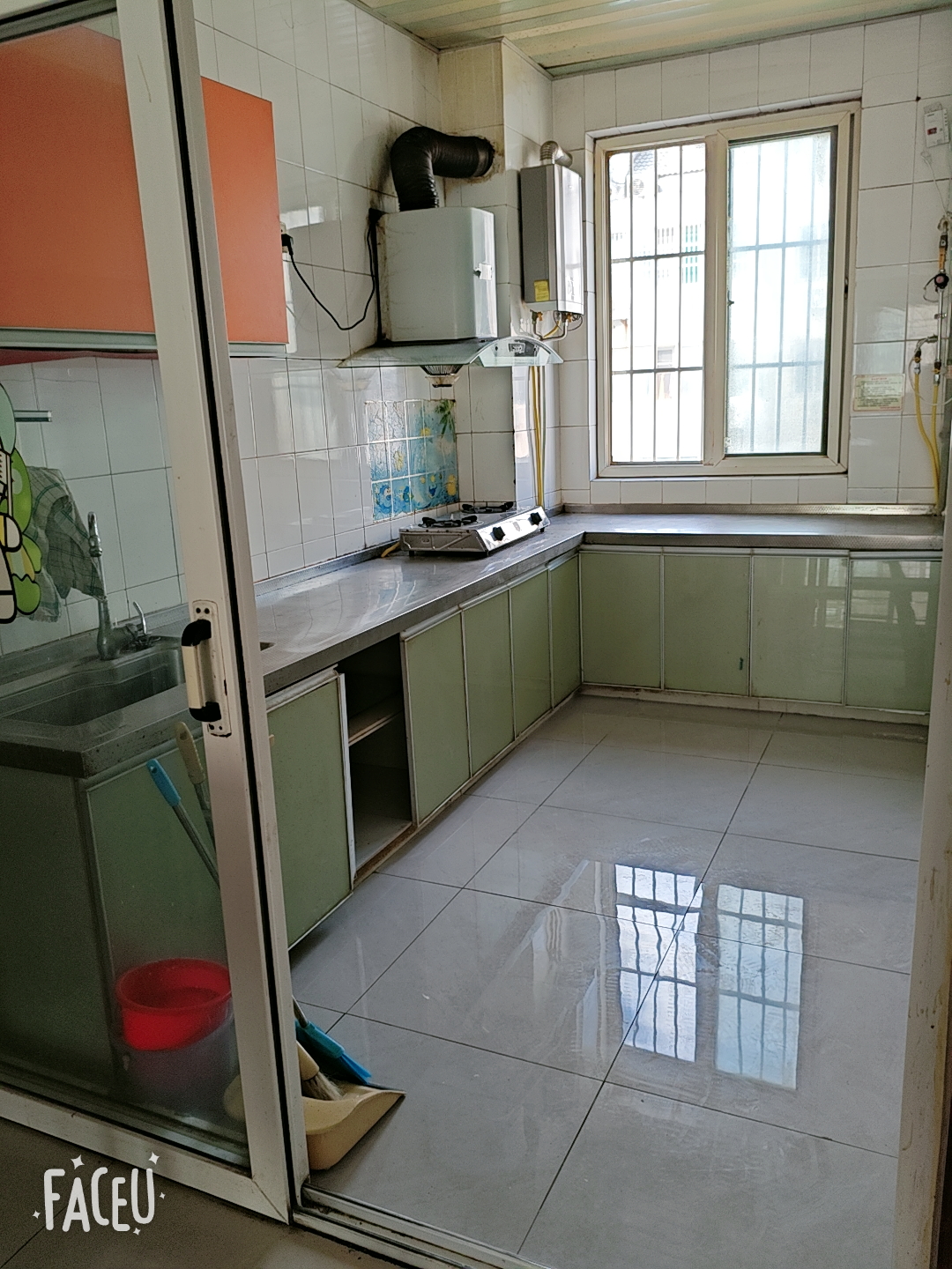 出租光明小區3室2廳2衛131平米15000元/年住宅