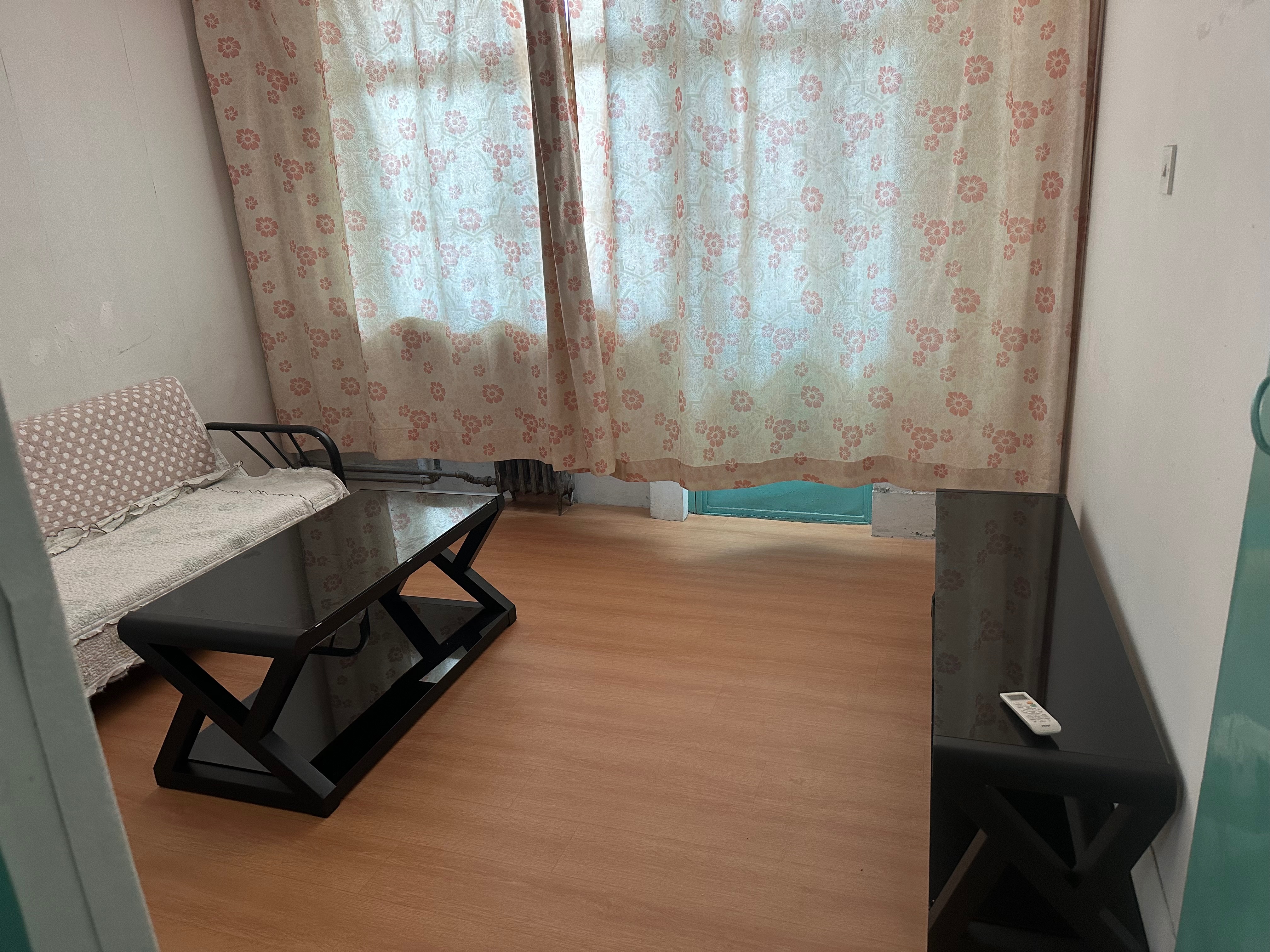 出租勝源小區三中陪讀2室1廳1衛61平米13000元/年住宅