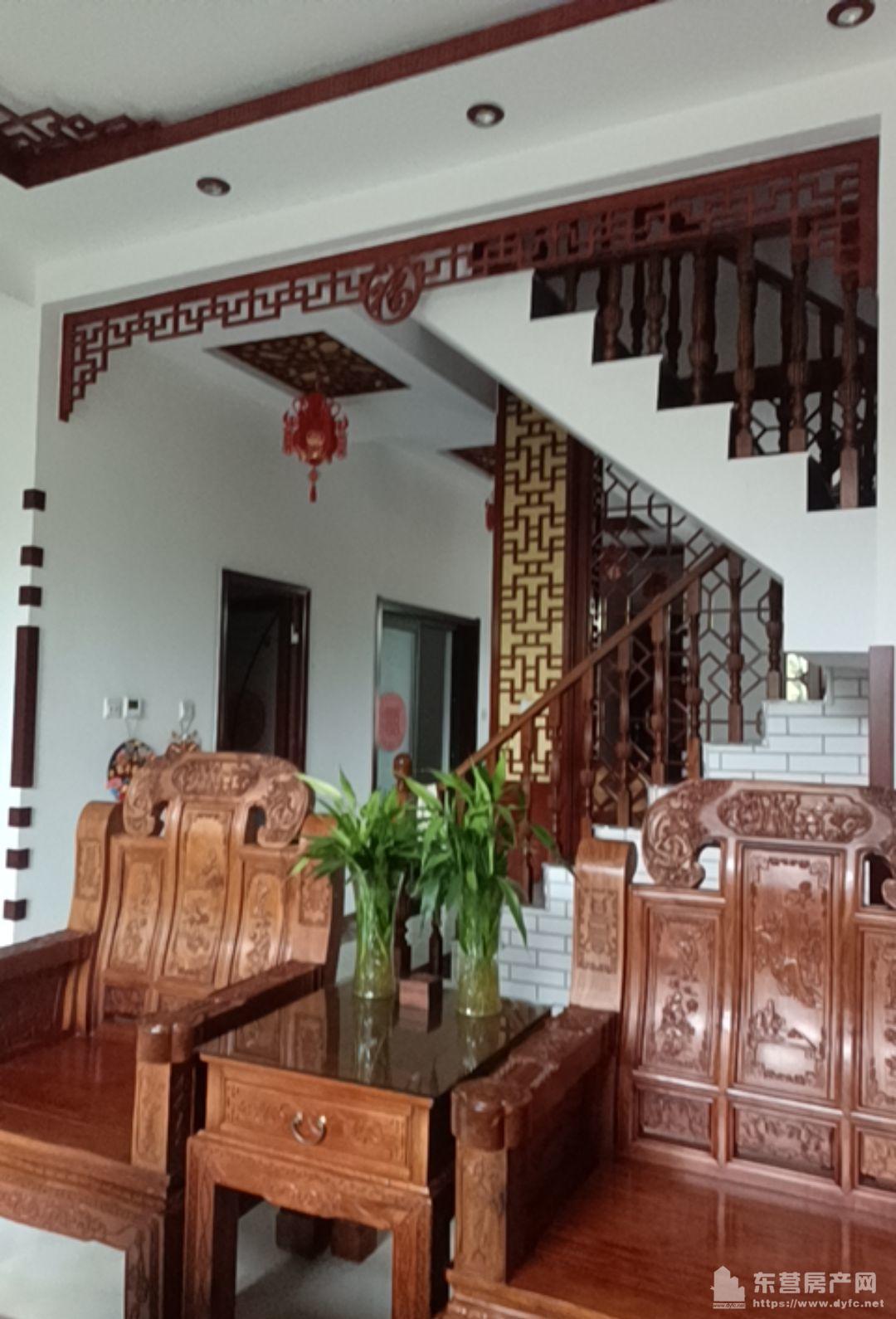 出售新區萬芳園西區5室2廳3衛235平米320萬住宅