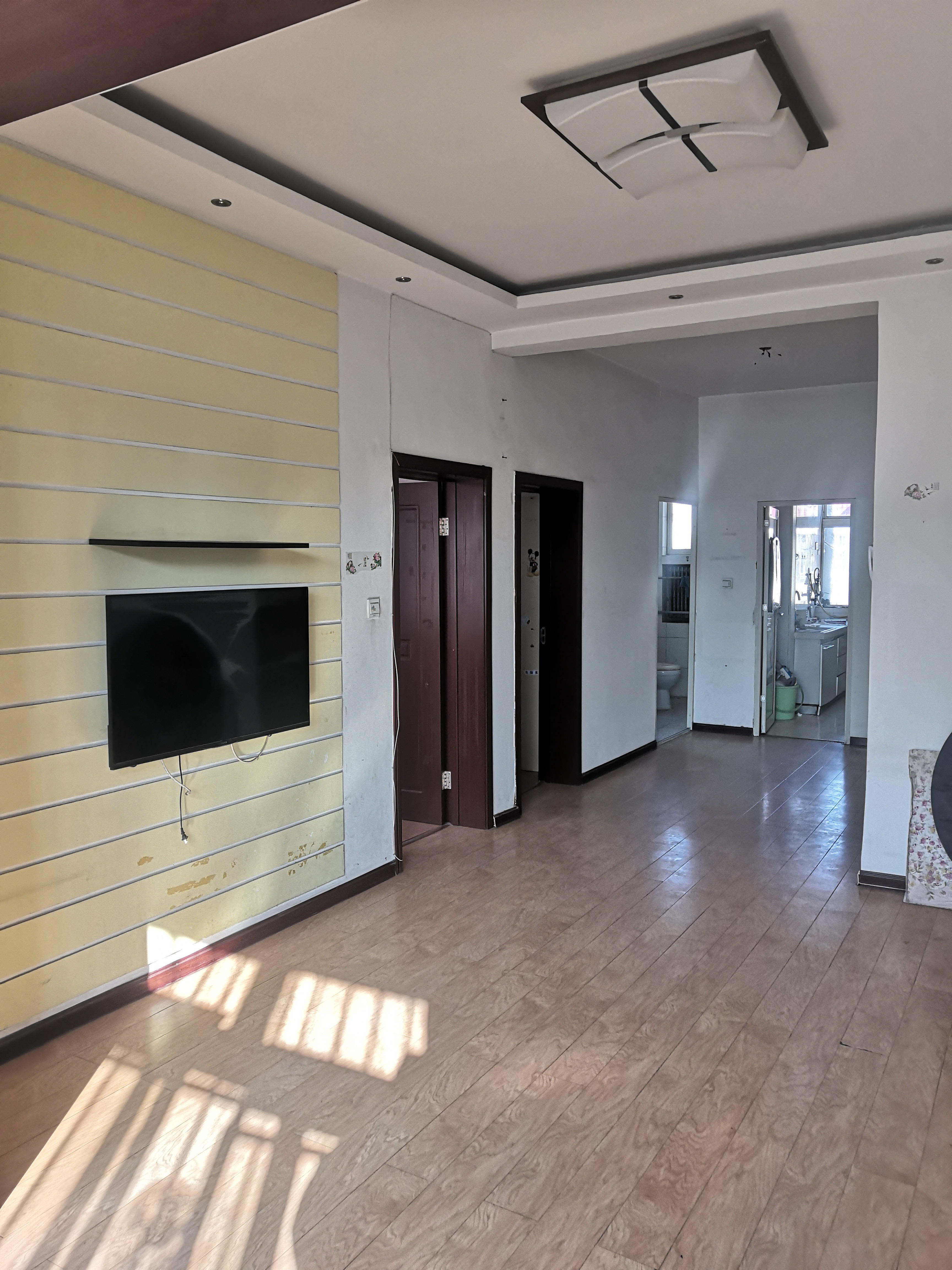 出售西五區南區2室2廳1衛62.24平米15萬住宅