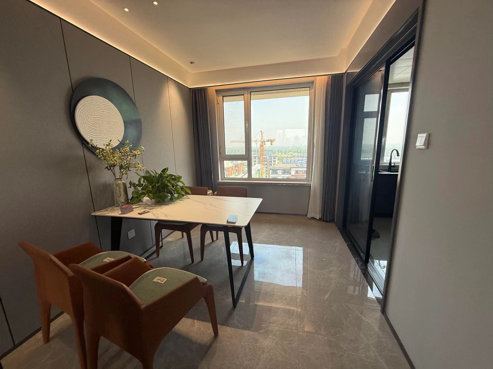 莒州路學區房！精裝未?。∮{灣123平三室帶車位119萬可議