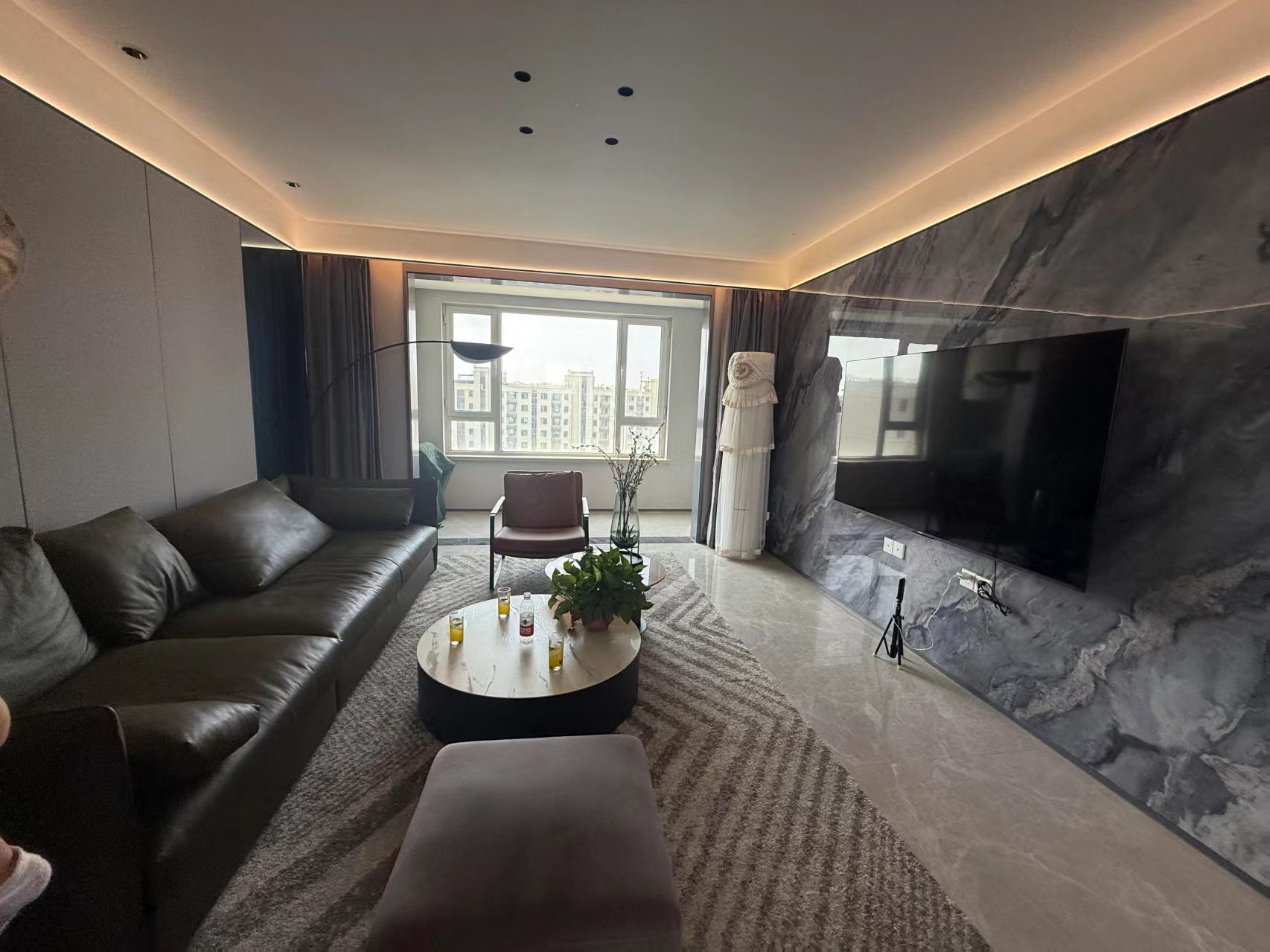 莒州路學區房！精裝未??！御墅藍灣123平三室帶車位119萬可議