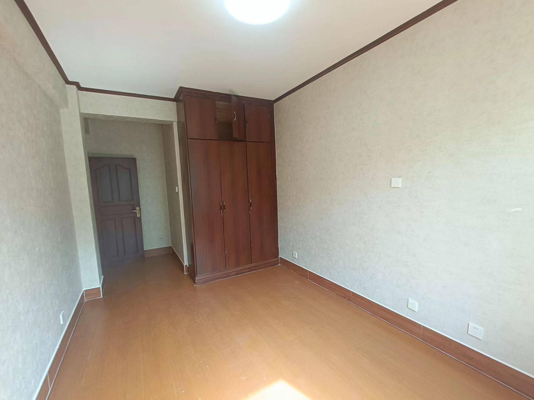 實驗中學和麗景小學書包房！安寧西區3樓帶儲藏室！精裝未住85玩急售