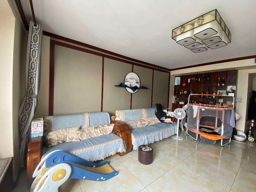 華泰國際豪園16樓精裝171平3室85萬帶車位地下室部分家具家電