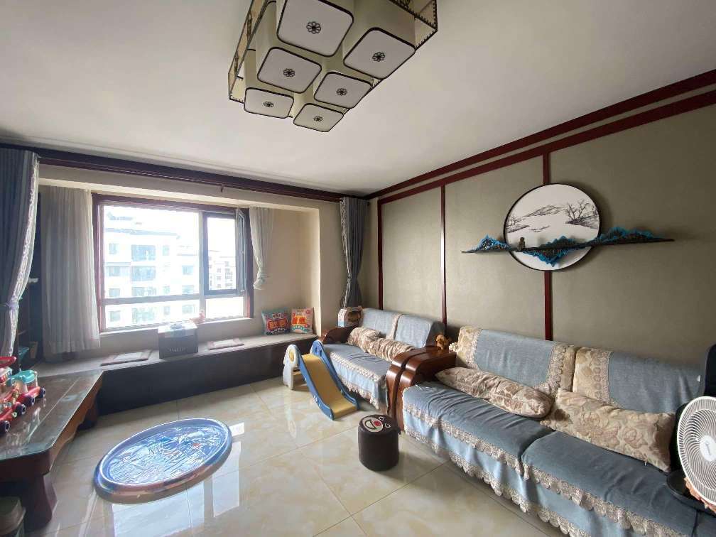 華泰國際豪園16樓精裝171平3室85萬帶車位地下室部分家具家電