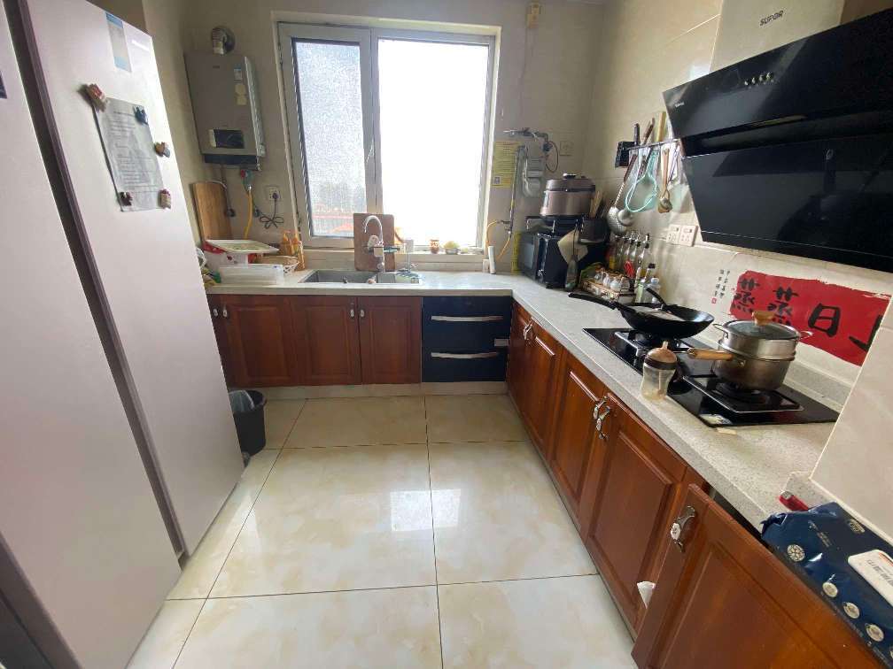 華泰國際豪園16樓精裝171平3室85萬帶車位地下室部分家具家電