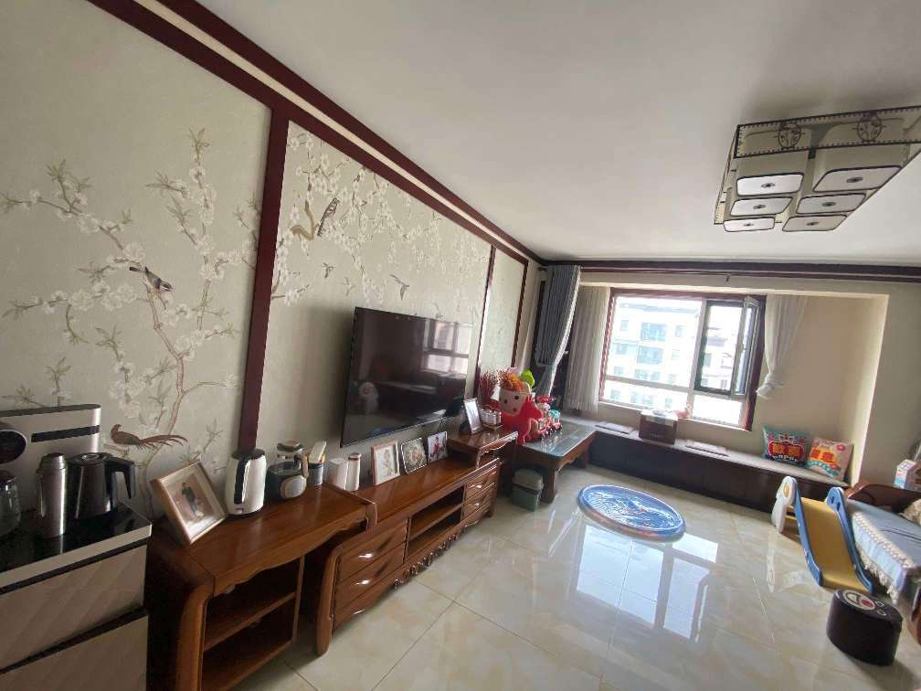 華泰國際豪園16樓精裝171平3室85萬帶車位地下室部分家具家電