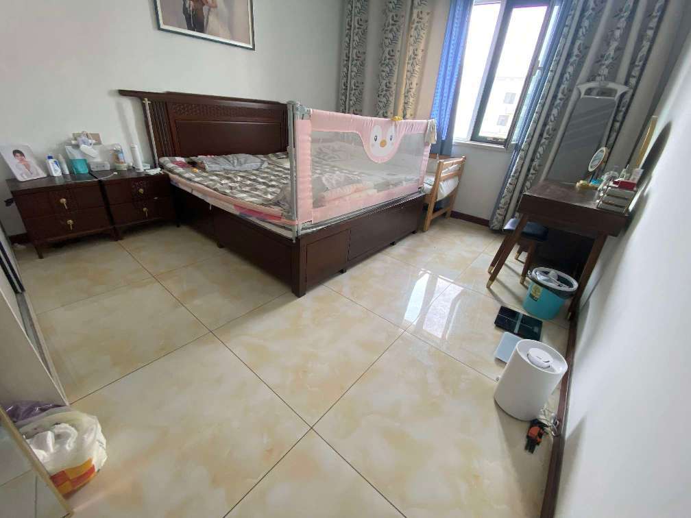 華泰國際豪園16樓精裝171平3室85萬帶車位地下室部分家具家電