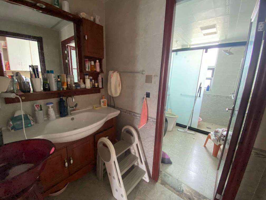 華泰國際豪園16樓精裝171平3室85萬帶車位地下室部分家具家電