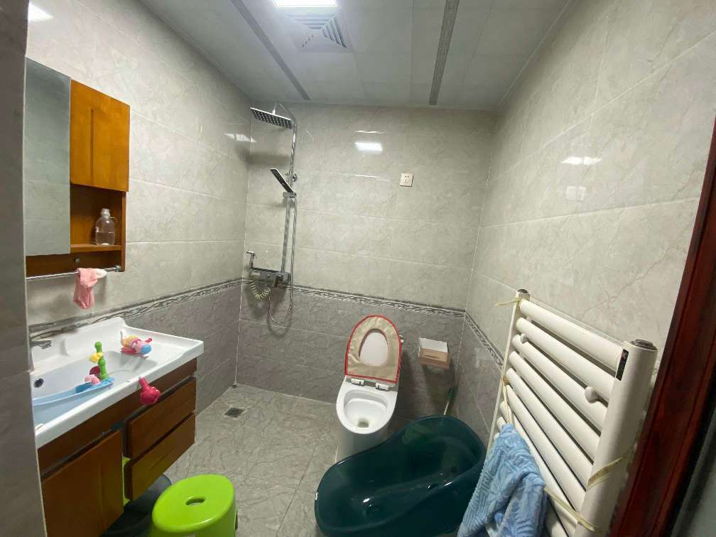 華泰國際豪園16樓精裝171平3室85萬帶車位地下室部分家具家電