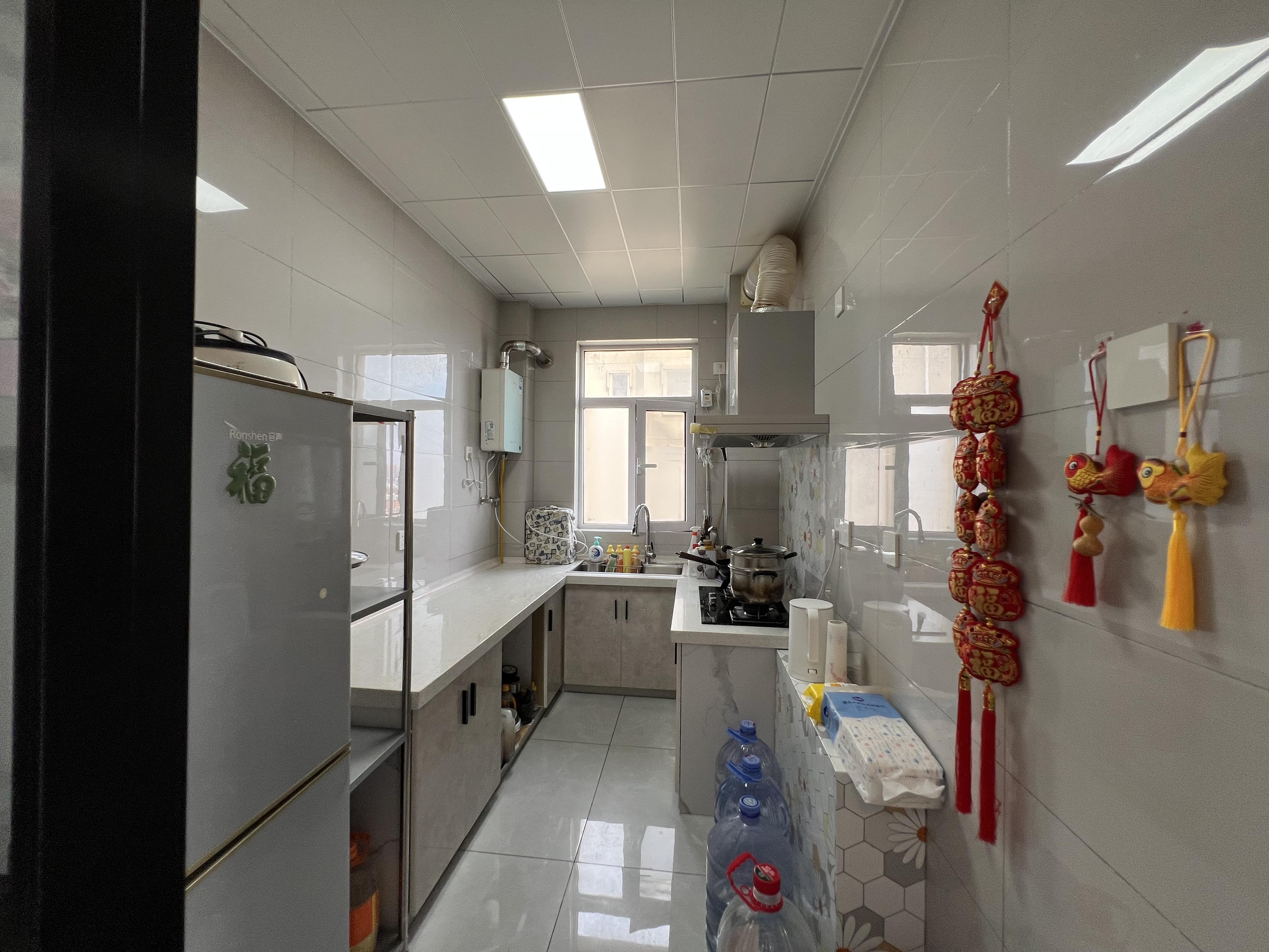 58中精裝未住 花半里A區8樓105平帶車位地下室精裝3室91.6萬好議