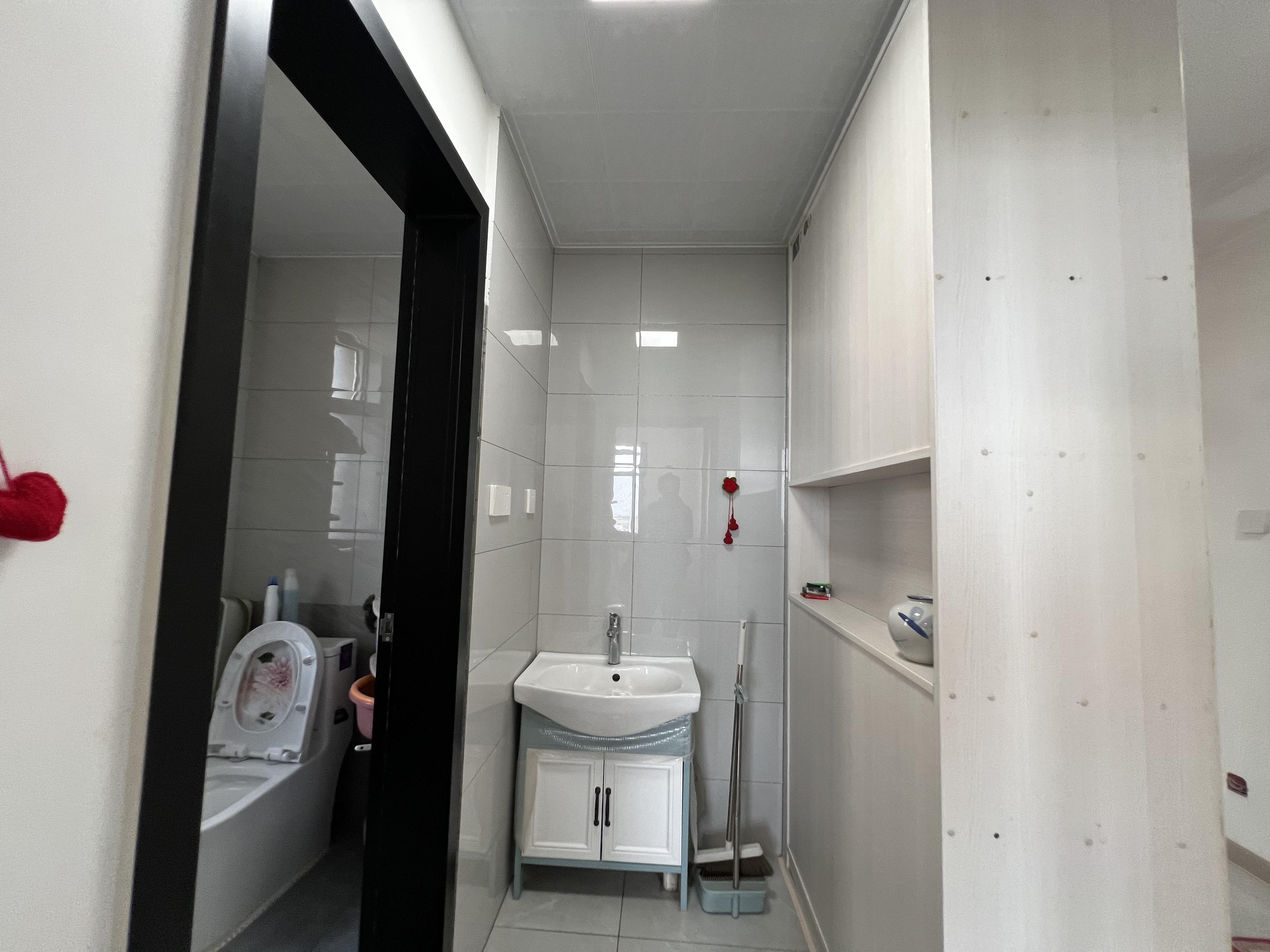 58中精裝未住 花半里A區8樓105平帶車位地下室精裝3室91.6萬好議