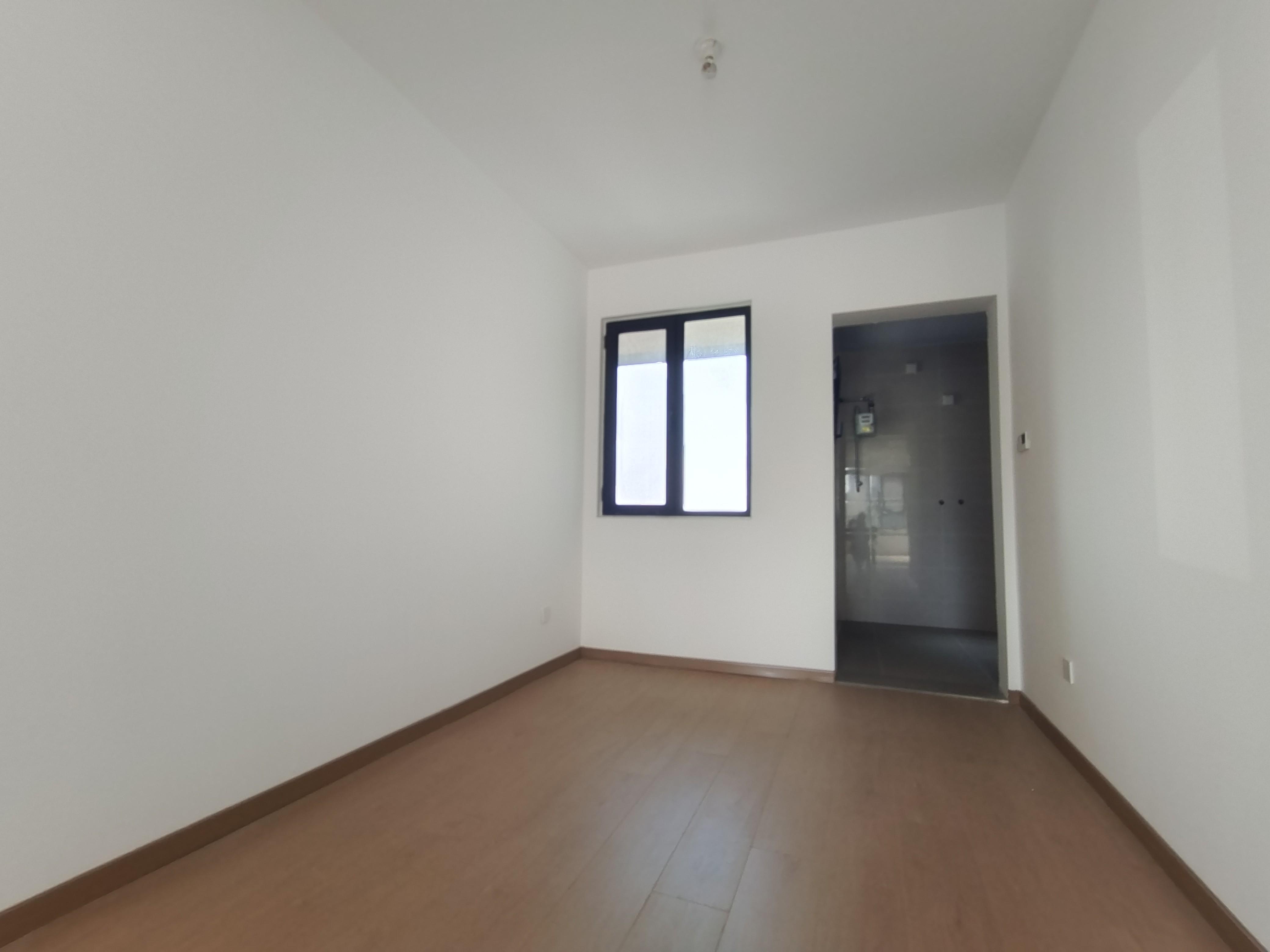 精裝！理想之城誠園14樓150平4室96萬好議價3室朝陽房主負責改收據稅費少