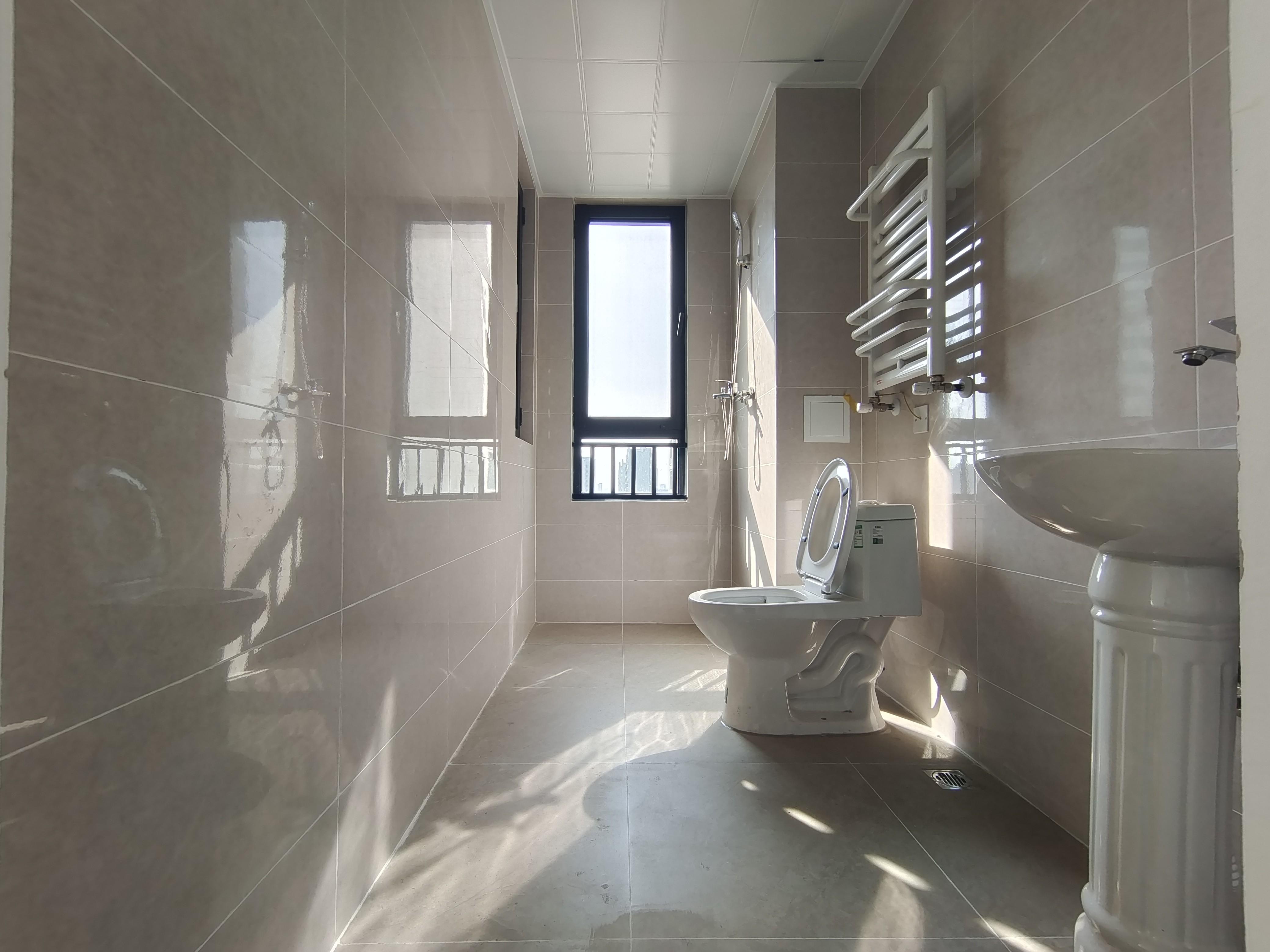 精裝！理想之城誠園14樓150平4室96萬好議價3室朝陽房主負責改收據稅費少