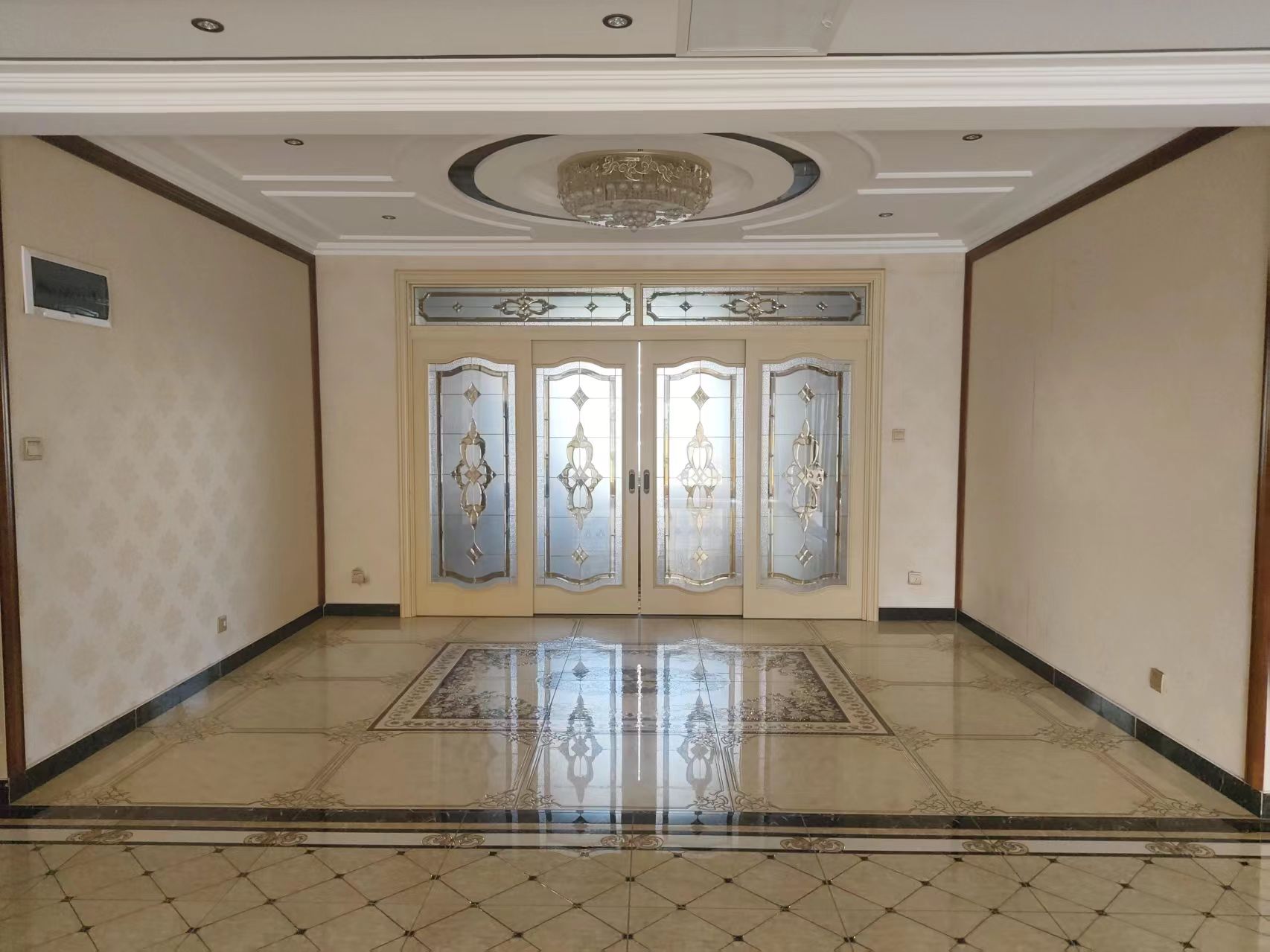 精裝未??！勝利花苑百合園5樓204平帶車位地下室146萬好議價中央空調3室朝陽