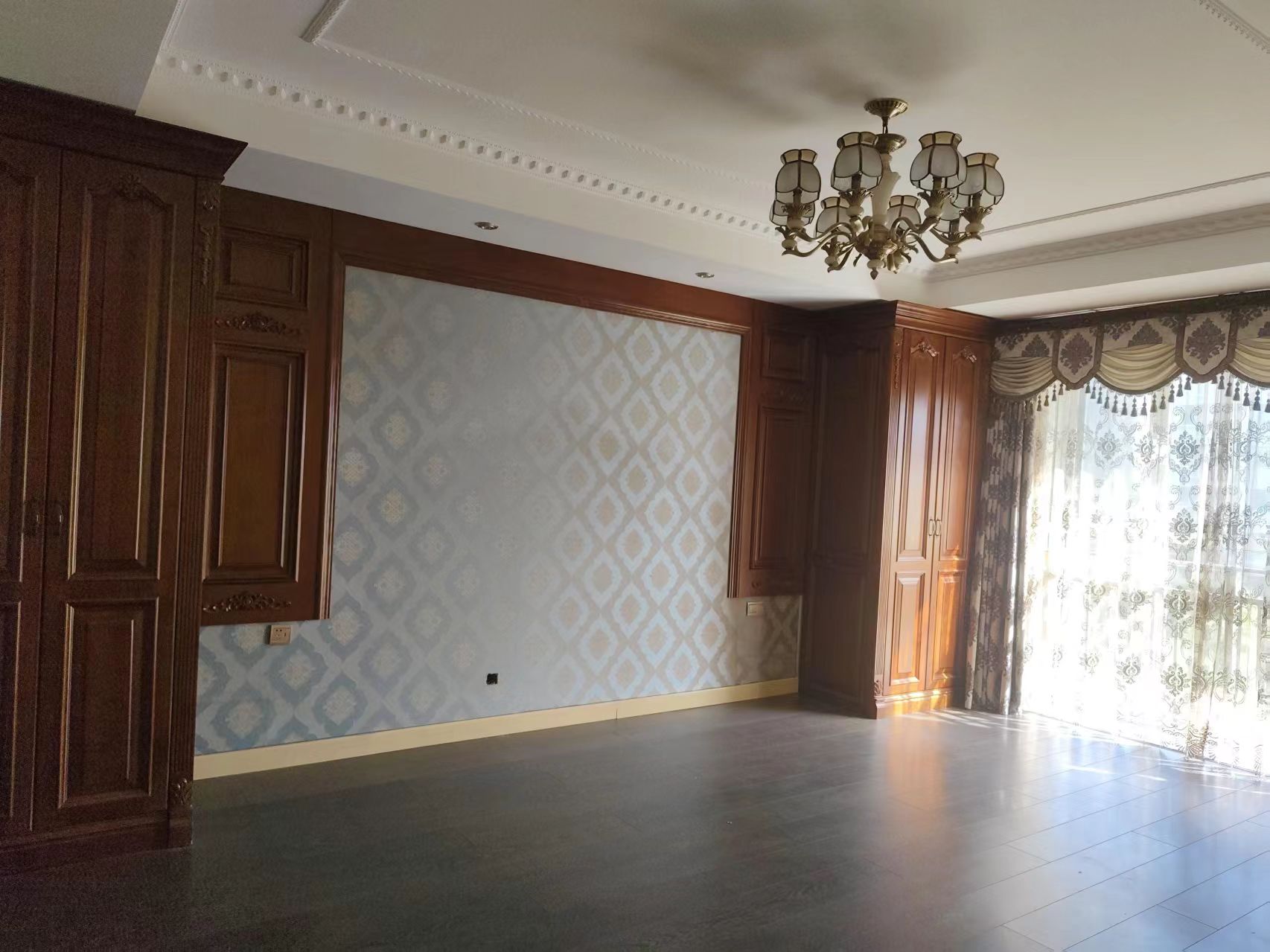 精裝未住！勝利花苑百合園5樓204平帶車位地下室146萬好議價中央空調3室朝陽