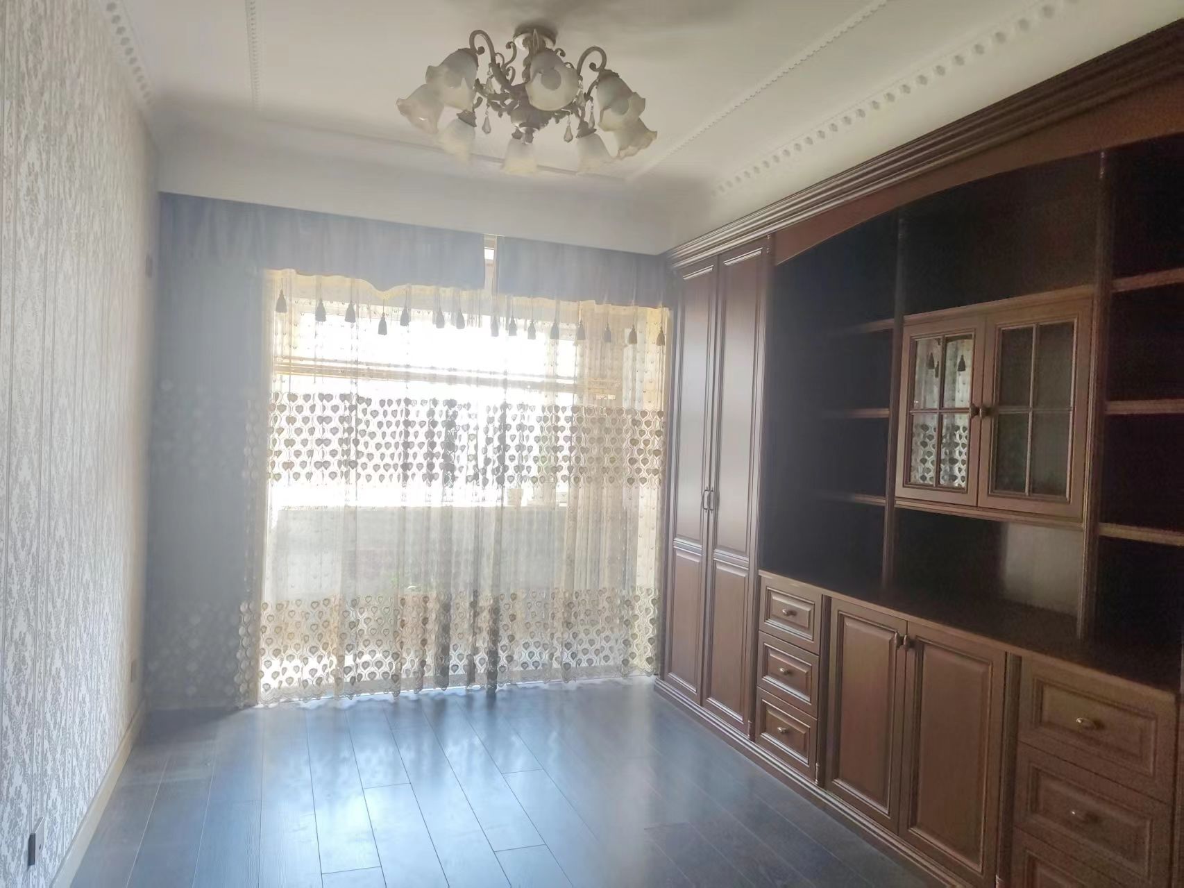 精裝未??！勝利花苑百合園5樓204平帶車位地下室146萬好議價中央空調3室朝陽