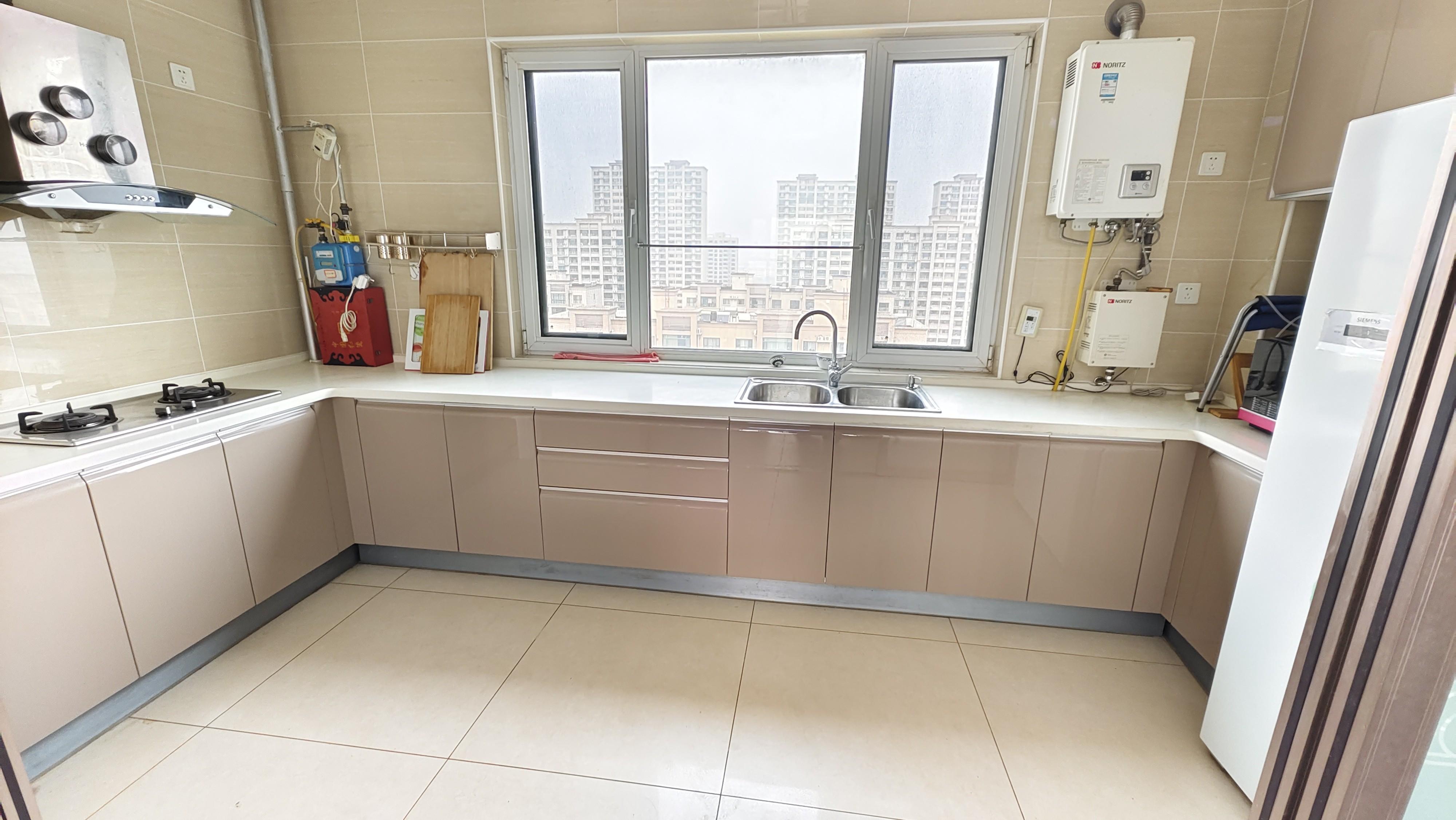 勝利花苑百合園15樓204平精裝4室128萬好議價