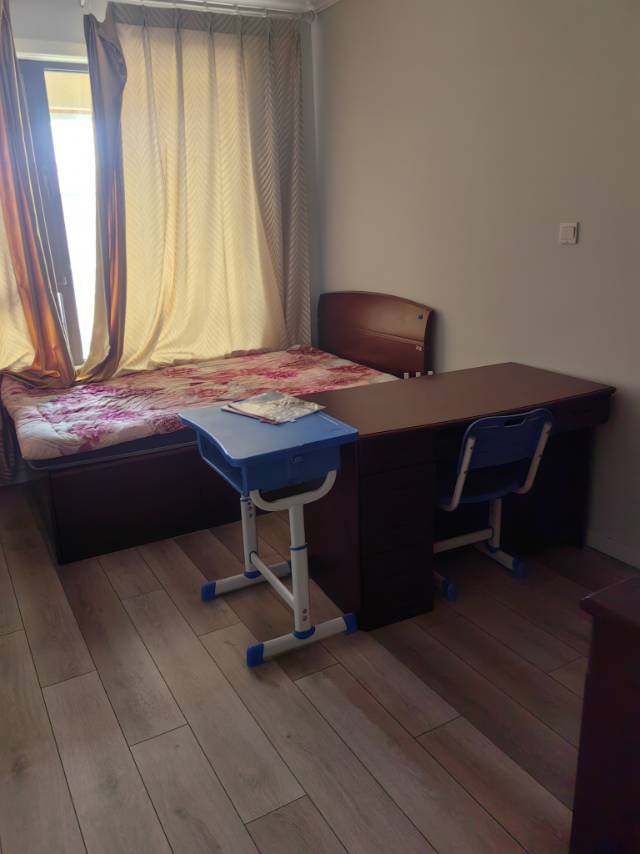 出租鑫都 西湖灣4室2廳2衛142平米住宅帶車位