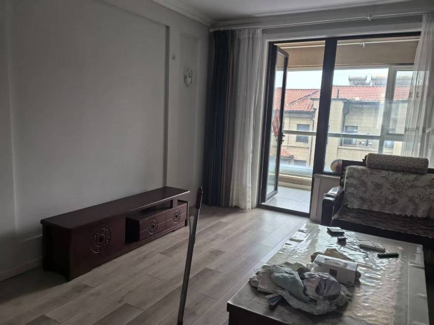 出租鑫都 西湖灣4室2廳2衛142平米住宅帶車位