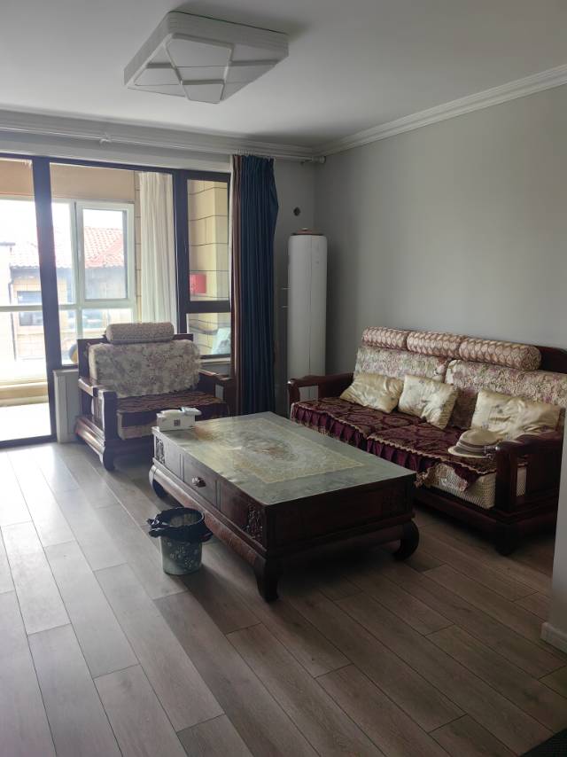 出租鑫都 西湖灣4室2廳2衛142平米住宅帶車位