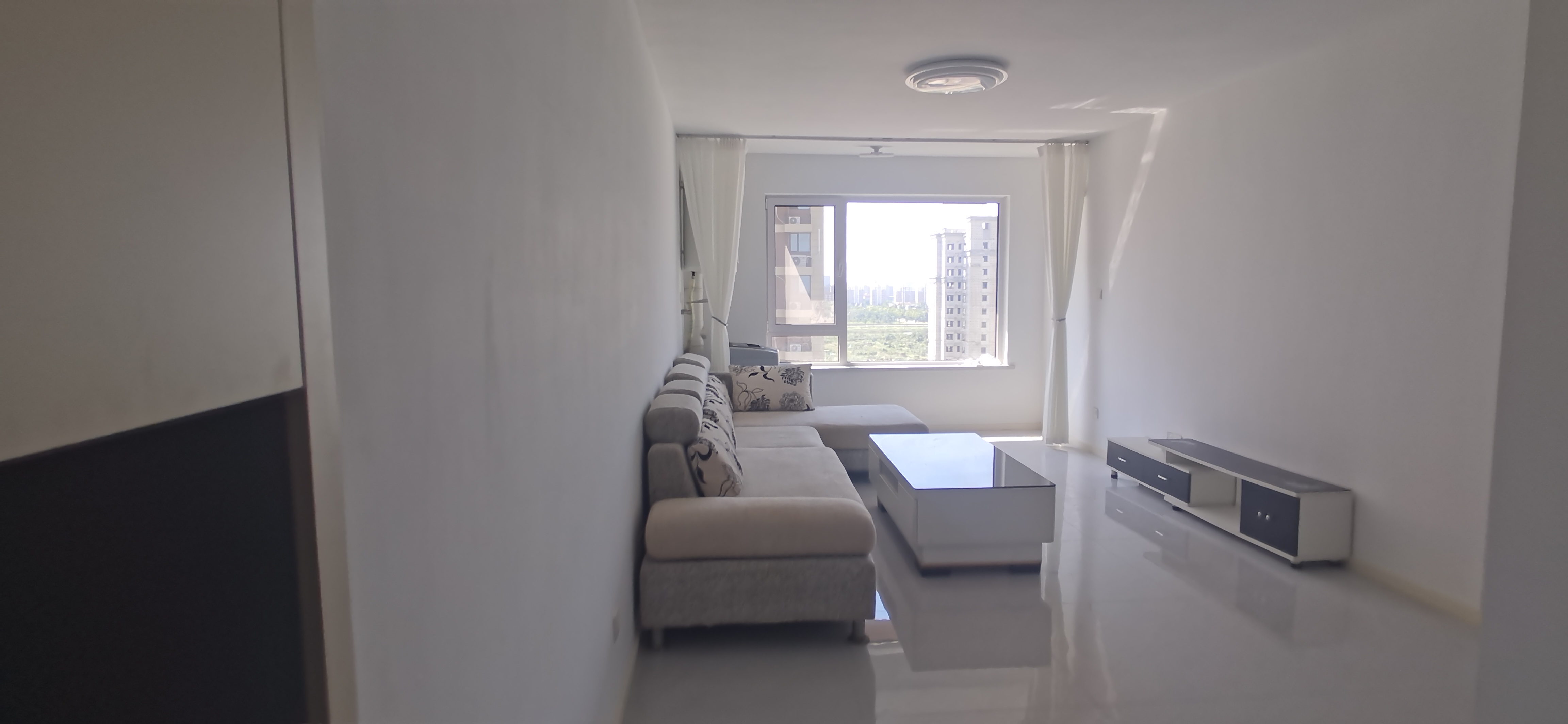 出租油田一中行知陪讀房 鑫都 國子甲第2室2廳1衛81平米2500元/月住宅