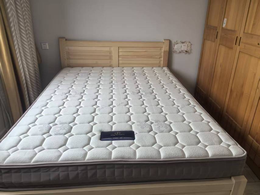 出租鑫都 西湖灣4室2廳2衛142平米住宅帶車位