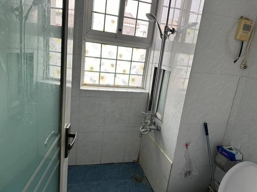 出租安興北區4室2廳2衛199平米18000元/年住宅加車庫，車庫單租每月500