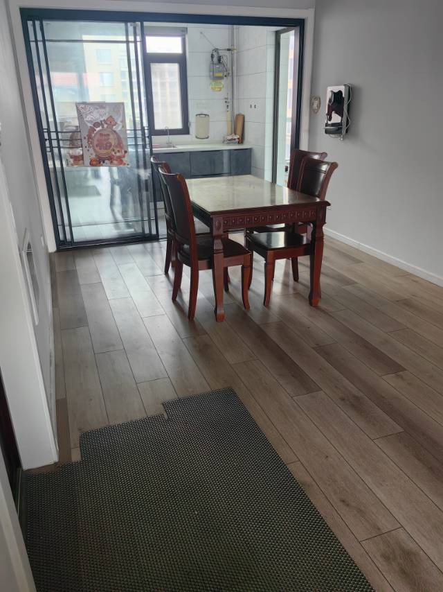 出租鑫都 西湖灣4室2廳2衛142平米住宅帶車位