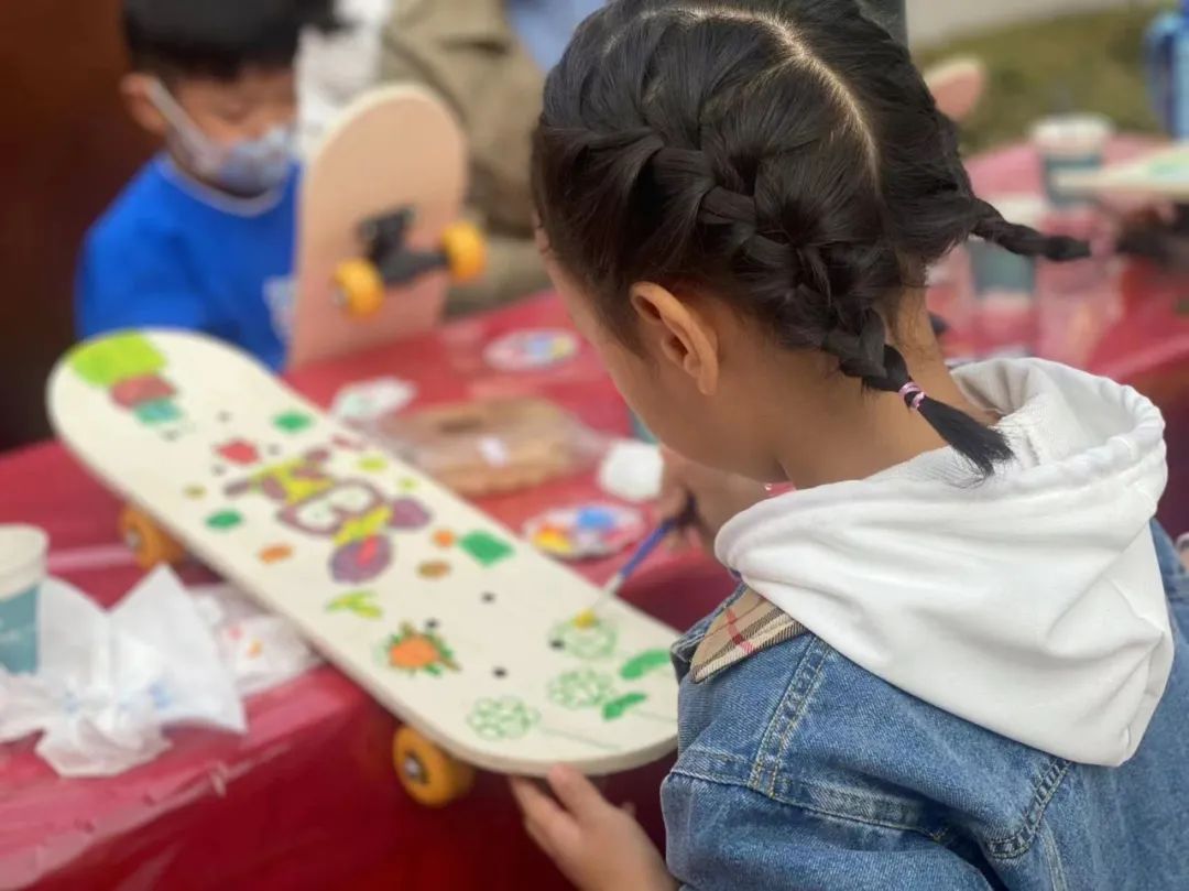 滑板彩绘 潮趣时光 | 【众成熙悦华庭】彩绘滑板diy活动圆满落幕_楼盘