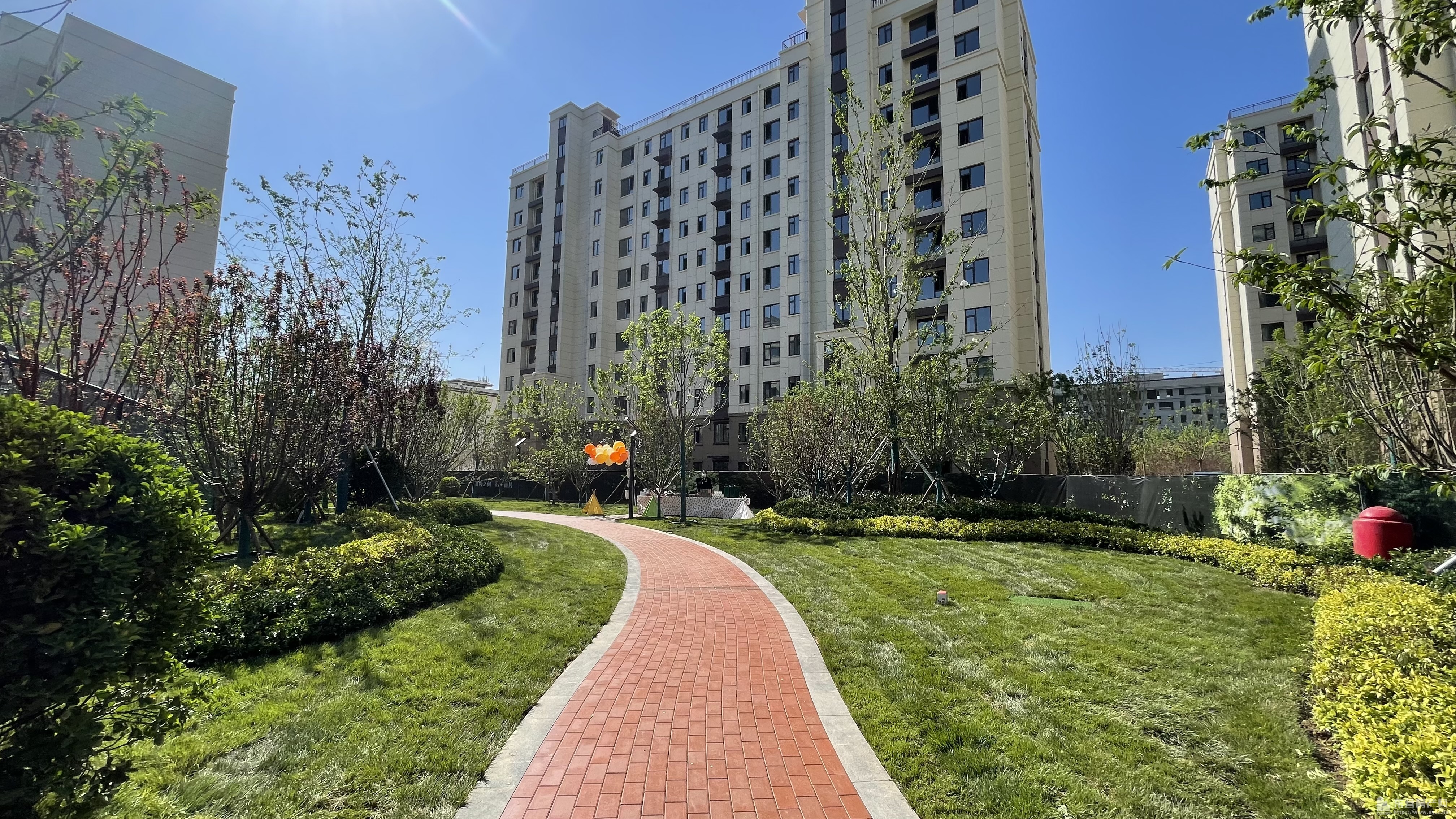 今年买今年住海通御墅蓝湾洋房全龄共享公园式景观全家人的幸福乐园